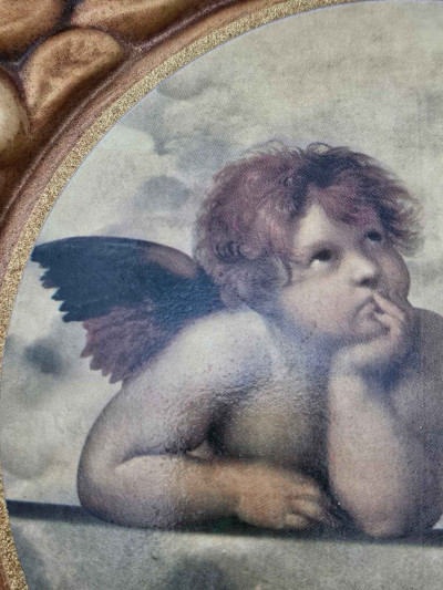 Cadre Capodimonte angelots: élégance & histoire en porcelaine