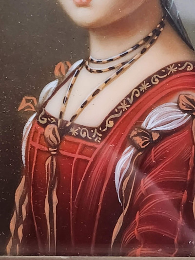 Charmant duo de miniatures peintes à la main – Portraits raffinés sous verre signé Hil