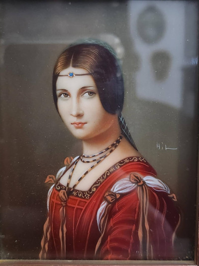 Charmant duo de miniatures peintes à la main – Portraits raffinés sous verre signé Hil