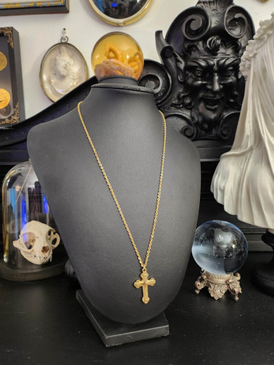 Chaine en acier inoxydable avec croix vintage doré