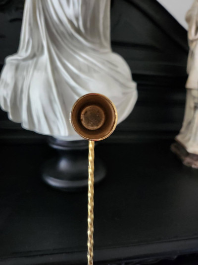 Éteignoir à bougie en métal doré