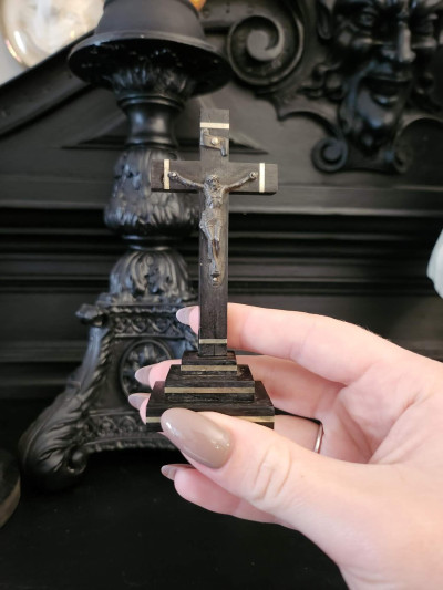 Mini crucifix sur socle