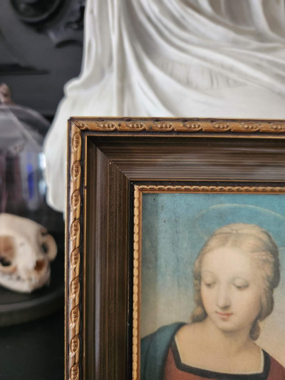 Petit cadre en bois laqué avec reproduction de Raphaël