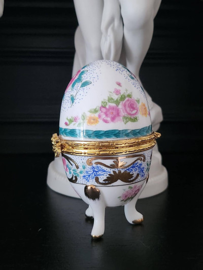 Œuf en porcelaine - Élégance Fleurie