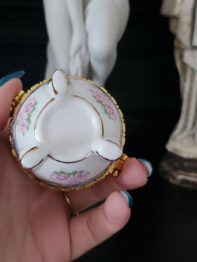 Œuf en porcelaine - Élégance Fleurie