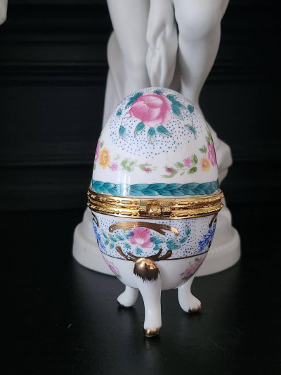 Œuf en porcelaine - Élégance Fleurie