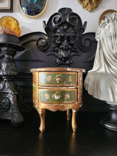 Petite commode à bijoux - style florentin, dorures & velours