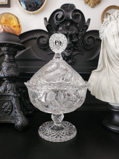 Bonbonnière ancienne en cristal ciselé - Décor d’oiseau