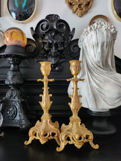 Superbe paire de chandeliers en régule doré (Style Louis XV)