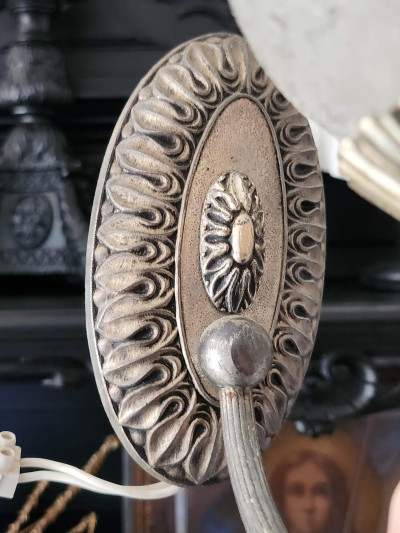 Paire d’appliques murales anciennes en métal patiné et verre texturé