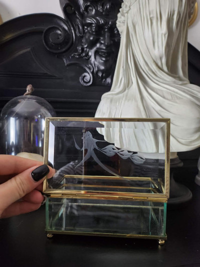 Écrin en verre biseauté et laiton doré - style Art déco