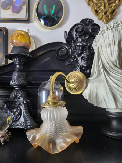 Applique murale ancienne en laiton et verre givré