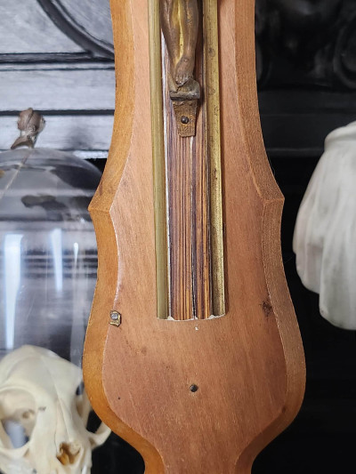 Ancien crucifix en bois et métal doré