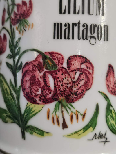 Pot couvert en porcelaine “Lilium Martagon” Vieux Rouen