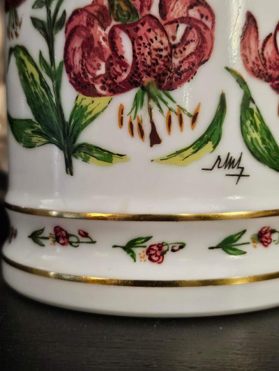 Pot couvert en porcelaine “Lilium Martagon” Vieux Rouen