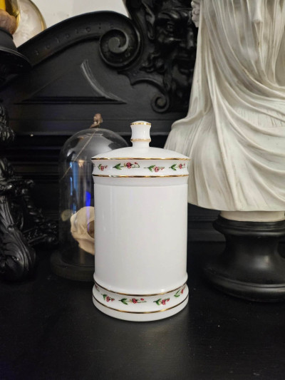 Pot couvert en porcelaine “Lilium Martagon” Vieux Rouen