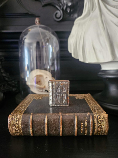 Petite boîte de dévotion religieuse
