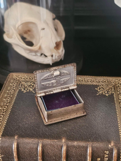 Petite boîte de dévotion religieuse