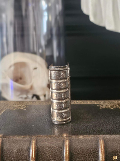 Petite boîte de dévotion religieuse