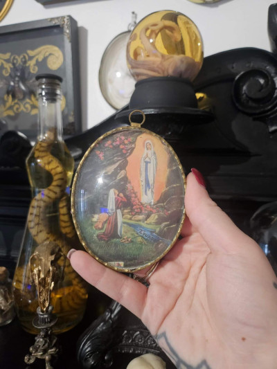 Petit cadre verre bombé Lourdes