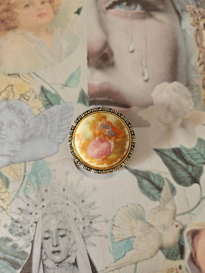 Broche foulard médaillon scène romantique