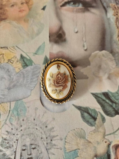 Broche foulard médaillon rose ancienne