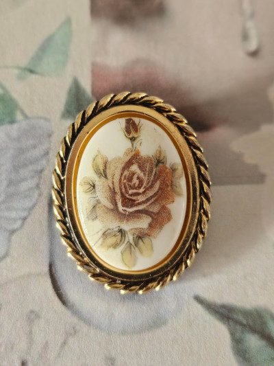 Broche foulard médaillon rose ancienne
