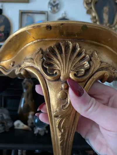 Console murale baroque dorée en résine
