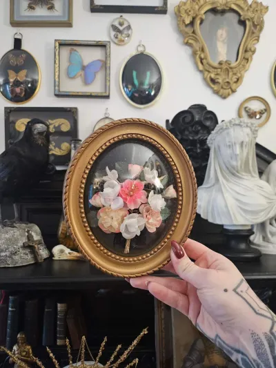 Petit cadre bombé bouquet en fleurs de tissu