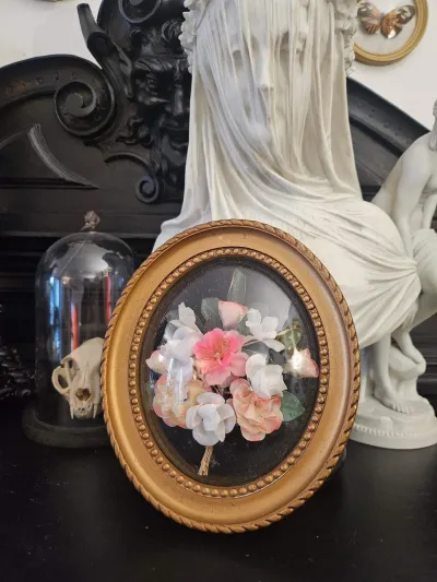 Petit cadre bombé bouquet en fleurs de tissu