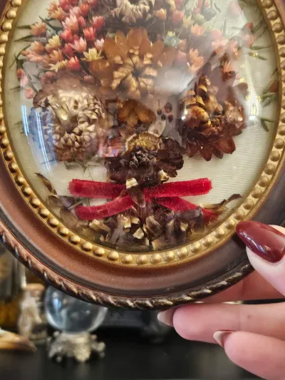 Cadre bombé bouquet ancien aux tons d’automne