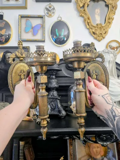 Paire d’appliques murales anciennes en laiton