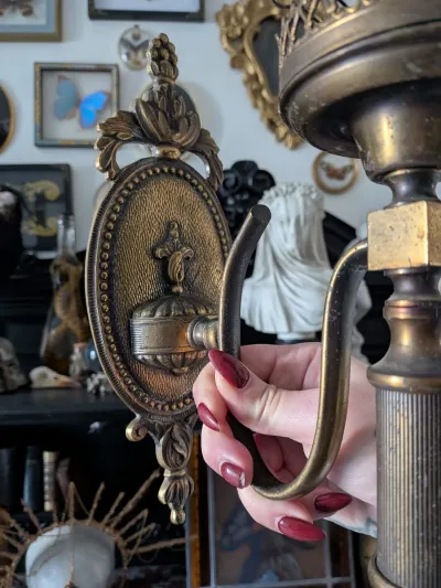 Paire d’appliques murales anciennes en laiton