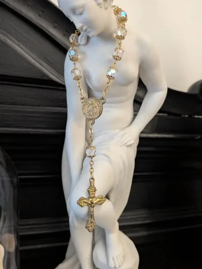 Ancien dizainier doré aux perles irisées